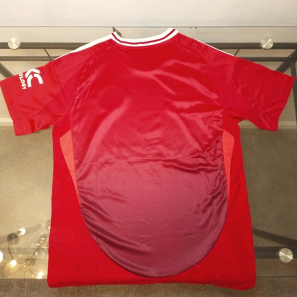 Manchester United Jersey - Picture 3 of 5